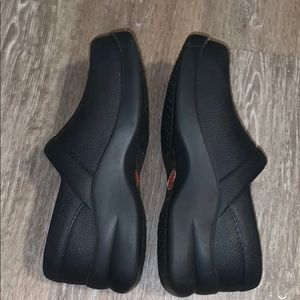 KLOGS size 5 navy blue shoes!